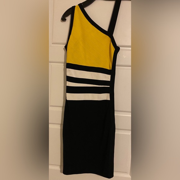 Guess by Marciano Collezione primavera estate 2014
Size 1 - Picture 2 of 7